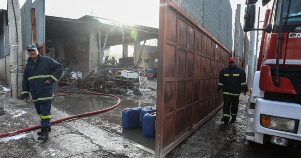 Συνελήφθη 37χρονος για την πυρκαγιά στο εργοστάσιο στο Μενίδι